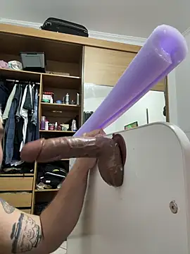 Brsecretbear online show from 4, 2, 2026