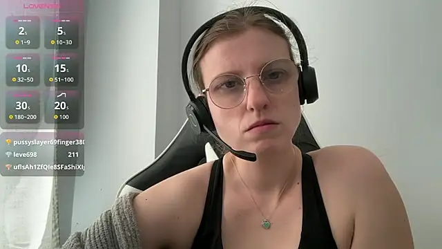 BustyKellyXXX online show from 4, 5, 2026