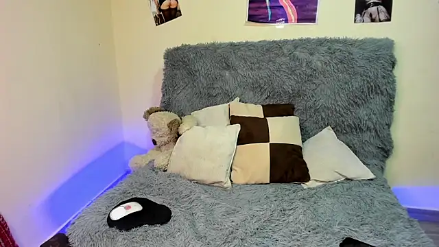 Snapshot of _viollette_ chatting on 17, 10, 2025  viollette  online show from 17, 10, 2025