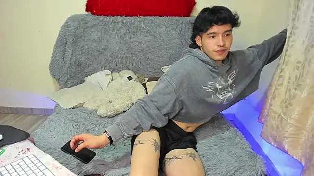 Snapshot of _viollette_ chatting on 21, 10, 2025  viollette  online show from 21, 10, 2025