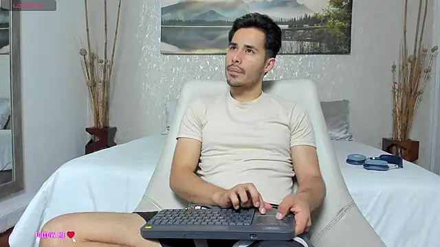 Snapshot of loghan_fox chatting on 2, 10, 2025 loghan fox online show from 2, 10, 2025