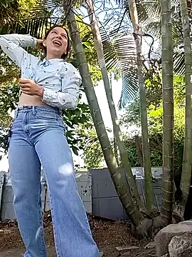 Arianna Moss online show from 4, 7, 2026