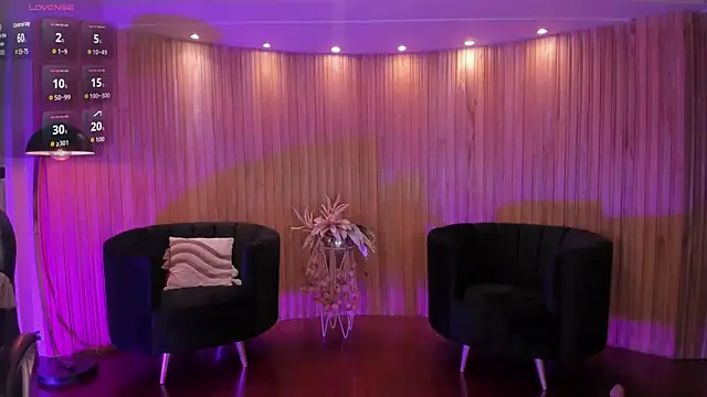 Snapshot of MaddyOwens chatting on 4, 11, 2025 MaddyOwens online show from 4, 11, 2025