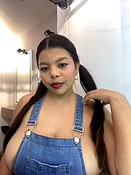 Snapshot of SiennaMonroe_ chatting on 15, 9, 2025 SiennaMonroe  online show from 15, 9, 2025