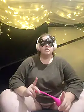 Snapshot of VeiledMuse chatting on 10, 11, 2025 VeiledMuse online show from 10, 11, 2025