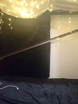 Snapshot of VeiledMuse chatting on 18, 11, 2025 VeiledMuse online show from 18, 11, 2025