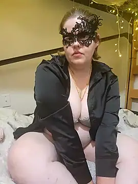 Snapshot of VeiledMuse chatting on 17, 12, 2025 VeiledMuse online show from 17, 12, 2025