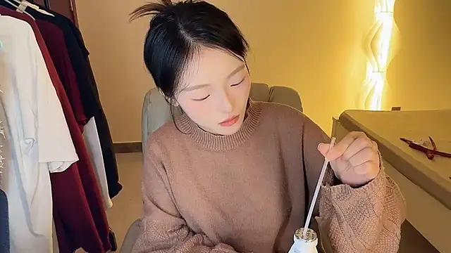 Snapshot of Robin-o3 chatting on 13, 10, 2025 Robin-o3 online show from 13, 10, 2025