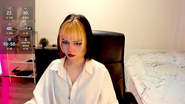 LiyaLuna online show from 5, 12, 2025