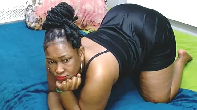 NaughtyMILFxox online show from 15, 7, 2026