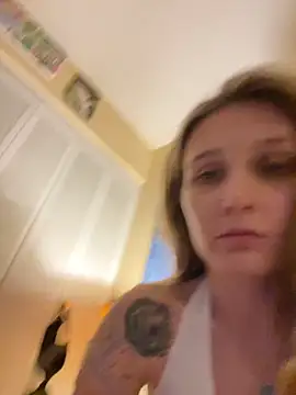 Snapshot of AutumnTides chatting on 2, 10, 2025 AutumnTides online show from 2, 10, 2025