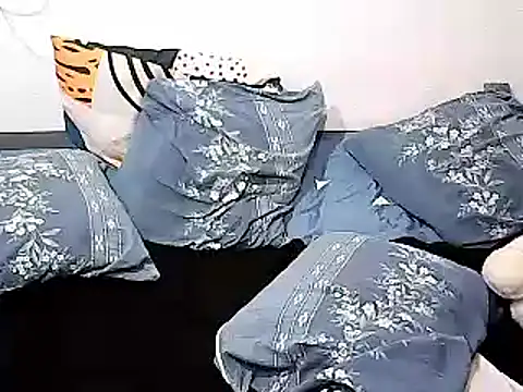 Snapshot of xxhottinybabe chatting on 8, 7, 2026 xxhottinybabe online show from 8, 7, 2026