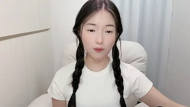 Snapshot of Rosalind_xixi chatting on 7, 7, 2026 Rosalind xixi online show from 7, 7, 2026
