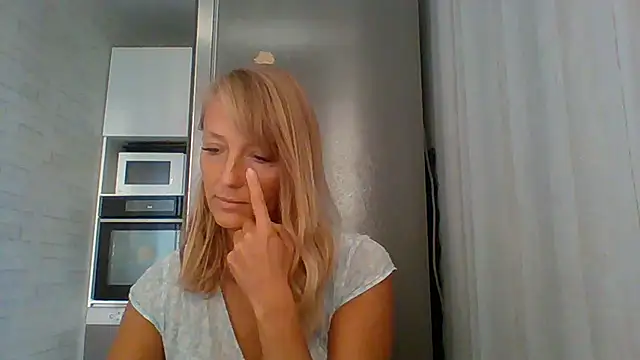 Snapshot of Vexxaa chatting on 13, 9, 2025 Vexxaa online show from 13, 9, 2025