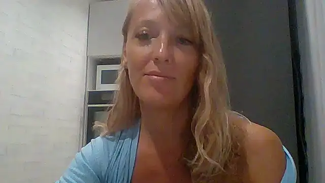 Snapshot of Vexxaa chatting on 6, 10, 2025 Vexxaa online show from 6, 10, 2025