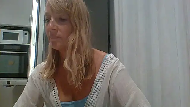 Snapshot of Vexxaa chatting on 9, 10, 2025 Vexxaa online show from 9, 10, 2025