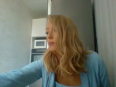 Snapshot of Vexxaa chatting on 12, 10, 2025 Vexxaa online show from 12, 10, 2025