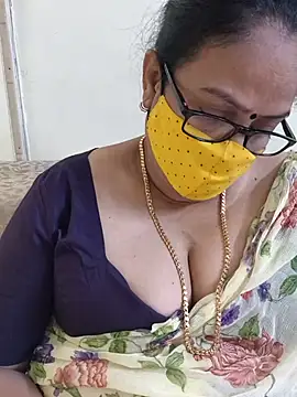 Snapshot of heera-rani chatting on 7, 7, 2026 heera-rani online show from 7, 7, 2026