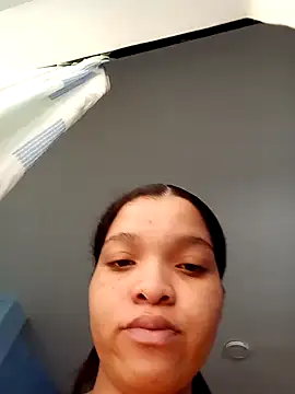 Snapshot of VictoriDior chatting on 6, 11, 2025 VictoriDior online show from 6, 11, 2025