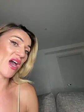 CamyBlossom online show from 15, 10, 2025