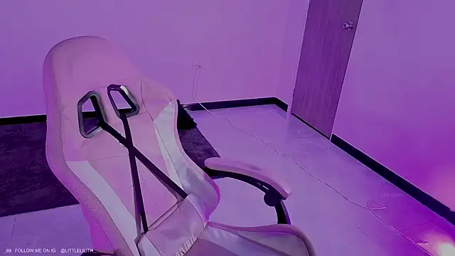 Snapshot of LilithCary chatting on 6, 1, 2026 LilithCary online show from 6, 1, 2026