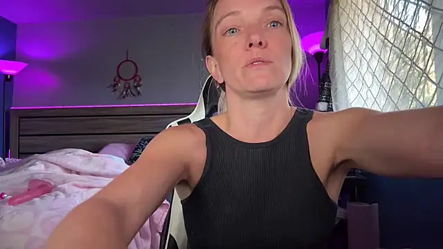 Snapshot of ajmiller25 chatting on 4, 3, 2026 ajmiller25 online show from 4, 3, 2026