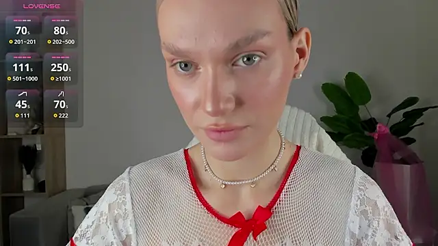 Ice Strawberry online show from 15, 3, 2026