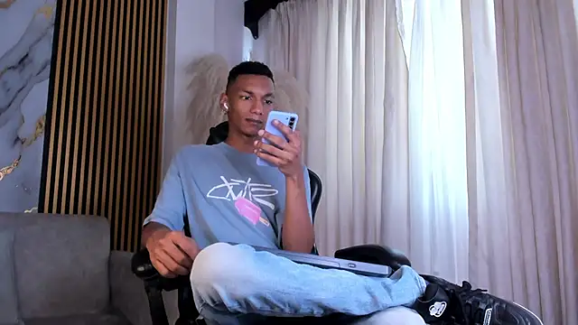 Snapshot of JulienSaint chatting on 28, 5, 2026 JulienSaint online show from 28, 5, 2026