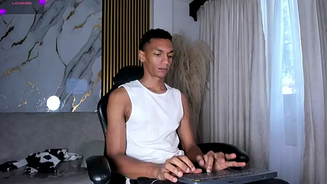 Snapshot of JulienSaint chatting on 8, 6, 2026 JulienSaint online show from 8, 6, 2026