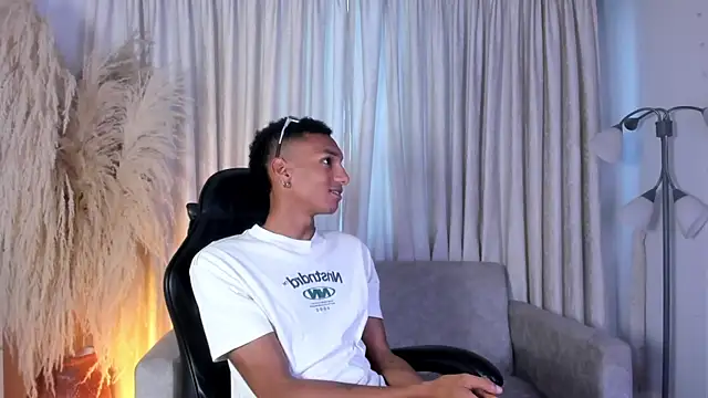 Snapshot of JulienSaint chatting on 25, 6, 2026 JulienSaint online show from 25, 6, 2026