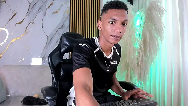 Snapshot of JulienSaint chatting on 19, 7, 2026 JulienSaint online show from 19, 7, 2026