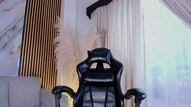 Snapshot of JulienSaint chatting on 6, 8, 2026 JulienSaint online show from 6, 8, 2026