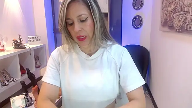 Snapshot of DianaPearls chatting on 3, 6, 2026 DianaPearls online show from 3, 6, 2026