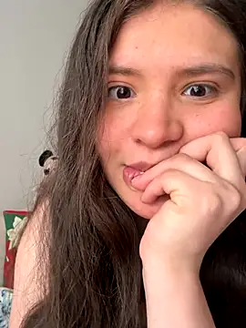 Emilyybennet  online show from 18, 11, 2025