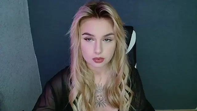 Snapshot of AngelicaHollywood chatting on 8, 9, 2025 AngelicaHollywood online show from 8, 9, 2025