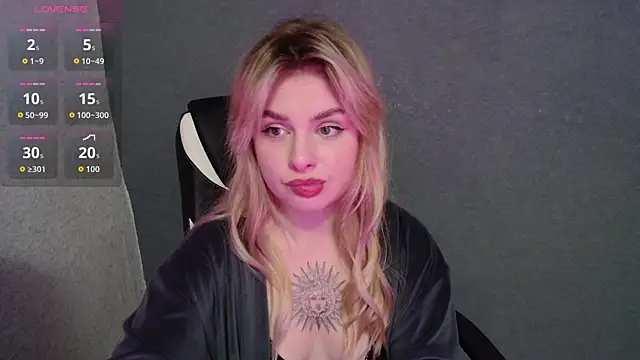 Snapshot of AngelicaHollywood chatting on 9, 10, 2025 AngelicaHollywood online show from 9, 10, 2025