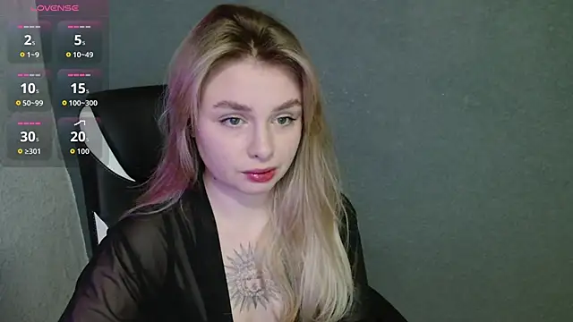 Snapshot of AngelicaHollywood chatting on 12, 10, 2025 AngelicaHollywood online show from 12, 10, 2025