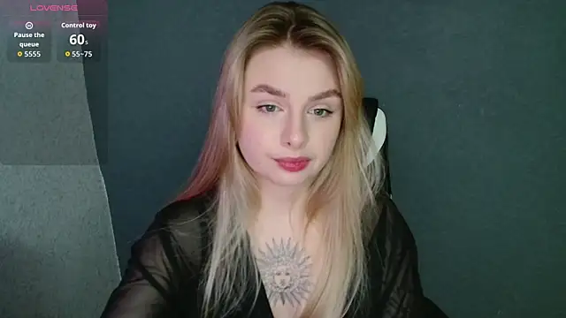 Snapshot of AngelicaHollywood chatting on 20, 10, 2025 AngelicaHollywood online show from 20, 10, 2025