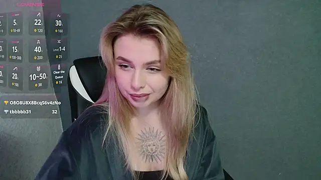 Snapshot of AngelicaHollywood chatting on 22, 10, 2025 AngelicaHollywood online show from 22, 10, 2025