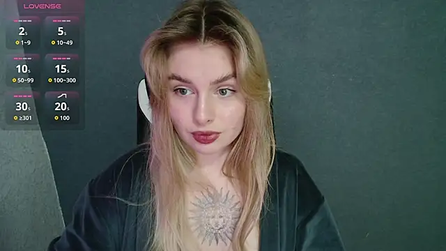 Snapshot of AngelicaHollywood chatting on 25, 10, 2025 AngelicaHollywood online show from 25, 10, 2025