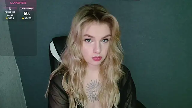 Snapshot of AngelicaHollywood chatting on 27, 10, 2025 AngelicaHollywood online show from 27, 10, 2025