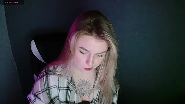 Snapshot of AngelicaHollywood chatting on 2, 11, 2025 AngelicaHollywood online show from 2, 11, 2025