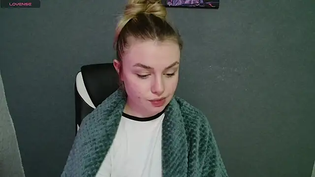 Snapshot of AngelicaHollywood chatting on 4, 11, 2025 AngelicaHollywood online show from 4, 11, 2025