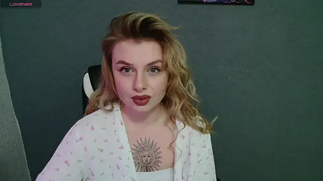 Snapshot of AngelicaHollywood chatting on 6, 11, 2025 AngelicaHollywood online show from 6, 11, 2025