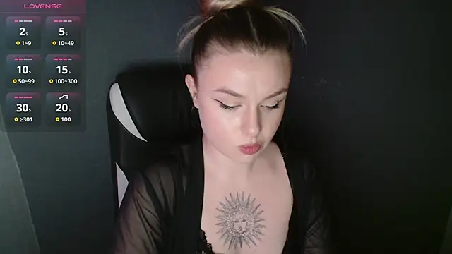 Snapshot of AngelicaHollywood chatting on 12, 11, 2025 AngelicaHollywood online show from 12, 11, 2025