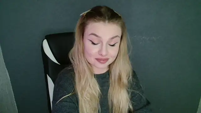 Snapshot of AngelicaHollywood chatting on 15, 11, 2025 AngelicaHollywood online show from 15, 11, 2025