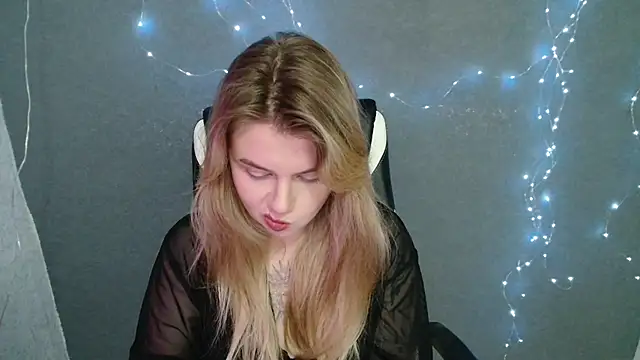 Snapshot of AngelicaHollywood chatting on 21, 11, 2025 AngelicaHollywood online show from 21, 11, 2025