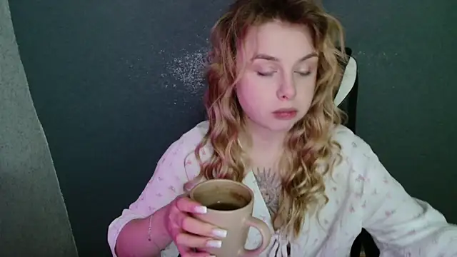 Snapshot of AngelicaHollywood chatting on 25, 11, 2025 AngelicaHollywood online show from 25, 11, 2025