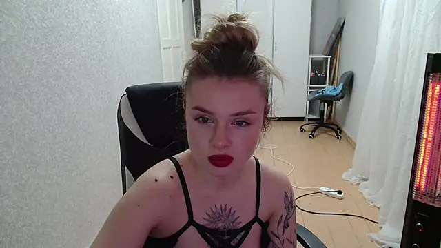 Snapshot of AngelicaHollywood chatting on 28, 11, 2025 AngelicaHollywood online show from 28, 11, 2025