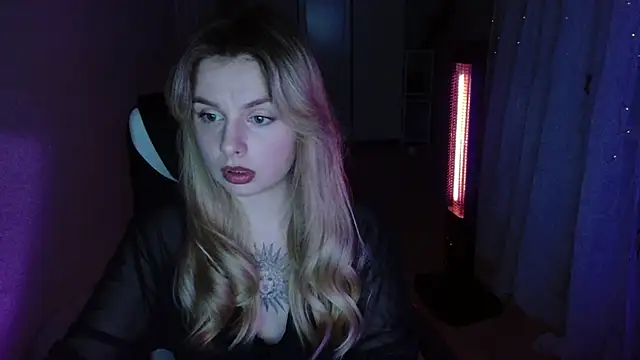 Snapshot of AngelicaHollywood chatting on 4, 12, 2025 AngelicaHollywood online show from 4, 12, 2025